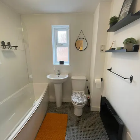 Modern Newly Refurbished 2 Bed 9 Livingstone Mews Bristol